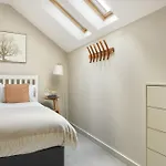 Exceptional 3 Bedroom River View - Pass The Keys Appartement
