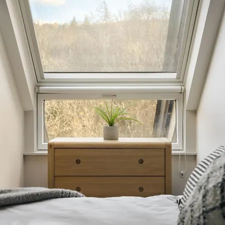 Exceptional 3 Bedroom River View - Pass The Keys Apartment