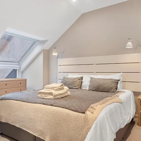 Pass The Keys Exceptional 3 Bedroom River View דירה