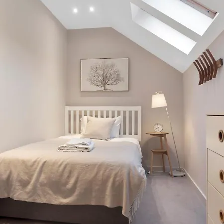 Exceptional 3 Bedroom River View - Pass The Keys Διαμέρισμα *