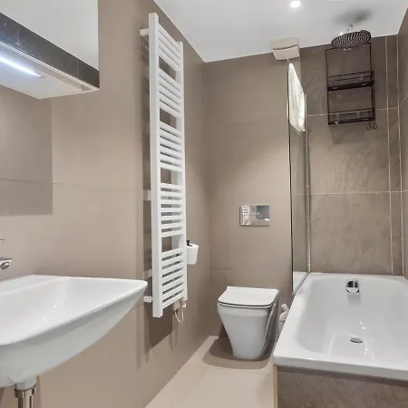 Διαμέρισμα Exceptional 3 Bedroom River View - Pass The Keys *