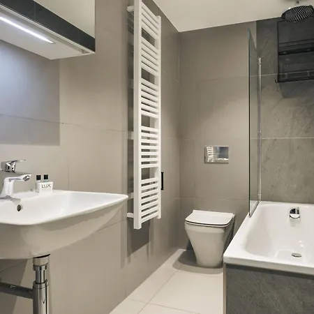 Exceptional 3 Bedroom River View - Pass The Keys *